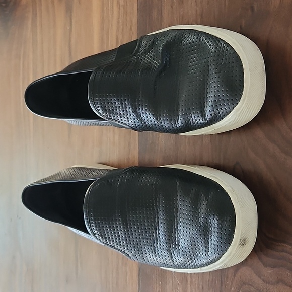 Vince perforated slipons size 8 - Picture 1 of 5